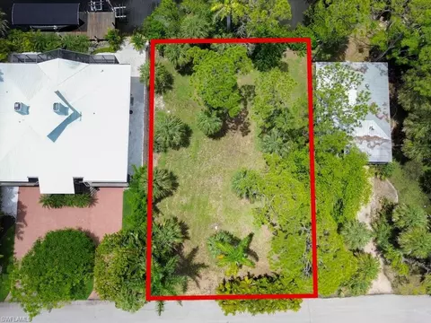 1675 Avion Pl, Naples, FL 34104 photo 2