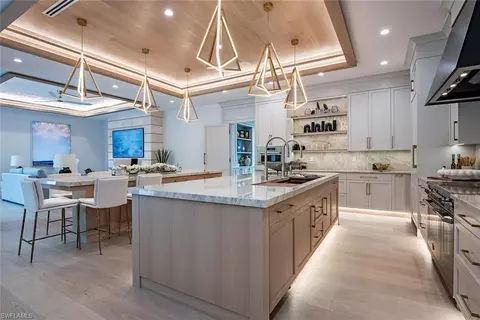 655 Parkview Ln, Naples, FL 34103