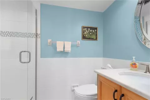 Bath - 37 High Point Cir E #401, Naples, FL 34103 photo 1 of 2
