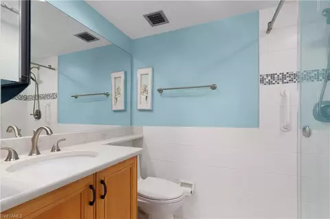 Bath - 37 High Point Cir E #401, Naples, FL 34103 photo 2 of 2