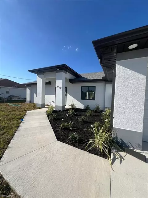 3206 28th St SW, Lehigh Acres, FL 33976