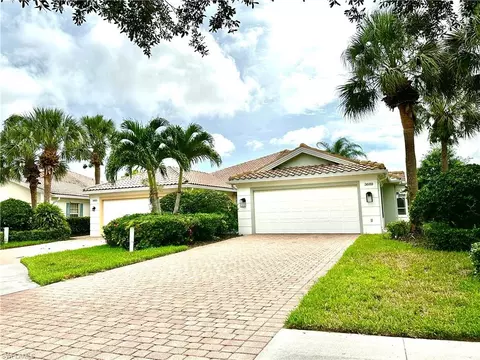 3689 Yakobi Ln, Naples, FL 34119