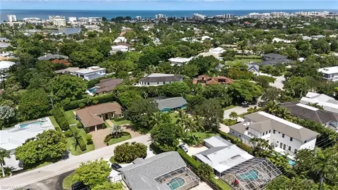 1809 Alamanda Dr, Naples, FL 34102 photo 4