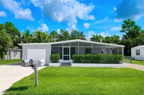 2 Sonderhen Dr, Naples, FL 34114