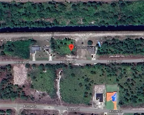 935 Bolivia Dr, Lehigh Acres, FL 33974