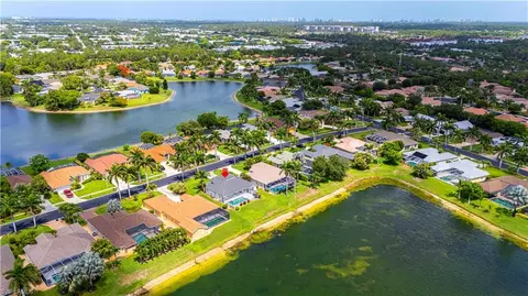 View/Area - 926 Marble Dr, Naples, FL 34104 photo 4 of 5