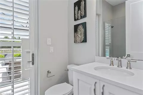 Bath - 3187 Cotuit Ln, Naples, FL 34114 photo 3 of 7