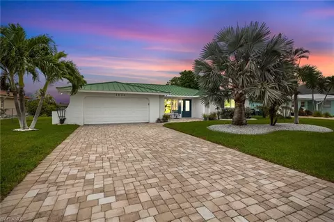 1421 Viking Ct, Cape Coral, FL 33904