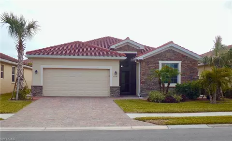 2338 Heydon Cir E, Naples, FL 34120