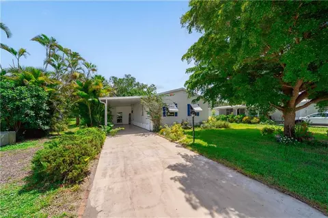 433 Riviera Blvd W, Naples, FL 34112