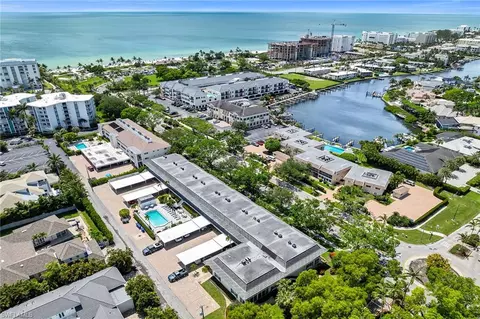 290 Banyan Blvd #290, Naples, FL 34102