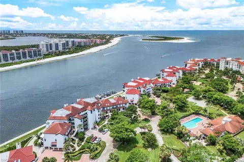 210 La Peninsula Blvd #210, Naples, FL 34113