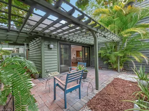 Exterior - 1271 Solana Rd #E4, Naples, FL 34103 photo 4 of 6