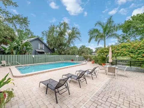 Exterior - 1271 Solana Rd #E4, Naples, FL 34103 photo 6 of 6