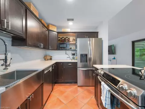 Kitchen - 1271 Solana Rd #E4, Naples, FL 34103 photo 1 of 2