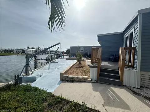 3913 Dewberry Ln, Saint James City, FL 33956