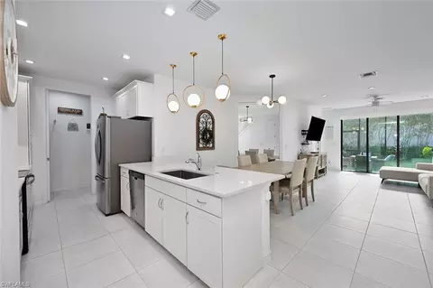 7504 Carnegie Way, Naples, FL 34119