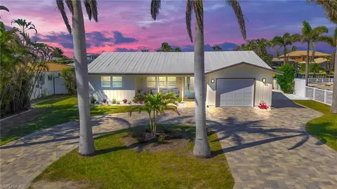 221 Ibis St, Fort Myers Beach, FL 33931