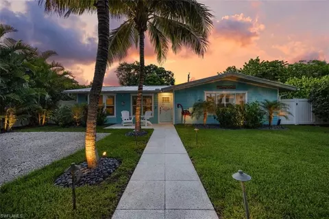1129 8th Ter N, Naples, FL 34102