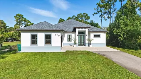 727 12th St SE, Naples, FL 34117