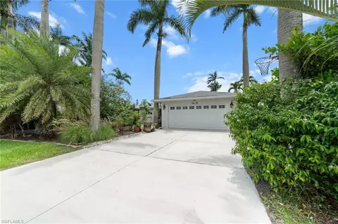 1370 Illinois Dr, Naples, FL 34103