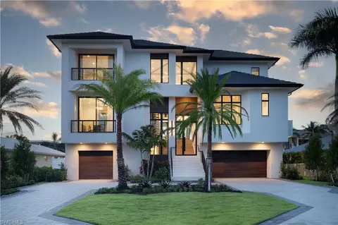 141 Channel Dr, Naples, FL 34108
