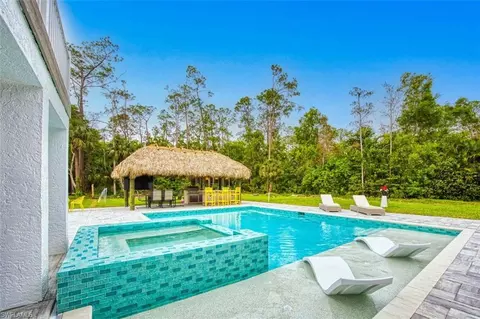 675 Logan Blvd S, Naples, FL 34119