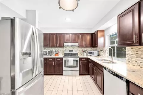 Kitchen - 226 Pinehurst Cir, Naples, FL 34113 photo 2 of 3