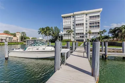 250 Park Shore Dr #403, Naples, FL 34103
