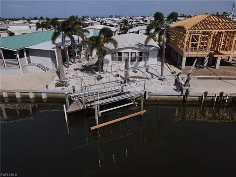 2930 Binnacle Ln, Saint James City, FL 33956