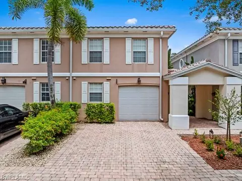 5569 Cove Cir #74, Naples, FL 34119