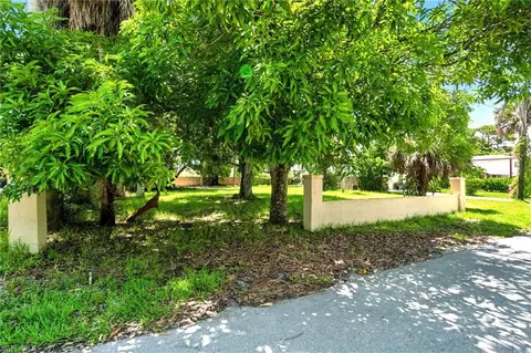 2960 Gordon St, Naples, FL 34112 photo 4