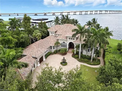1200 Walden Dr, Fort Myers, FL 33901