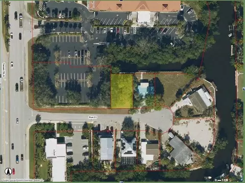 35 River Ct, Naples, FL 34110
