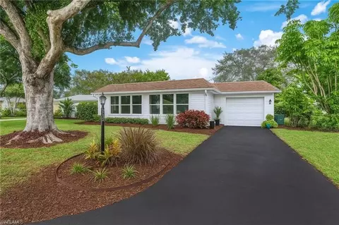 233 Yorkshire Ct, Naples, FL 34112