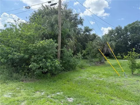 593 Pierre Cir, Lehigh Acres, FL 33974