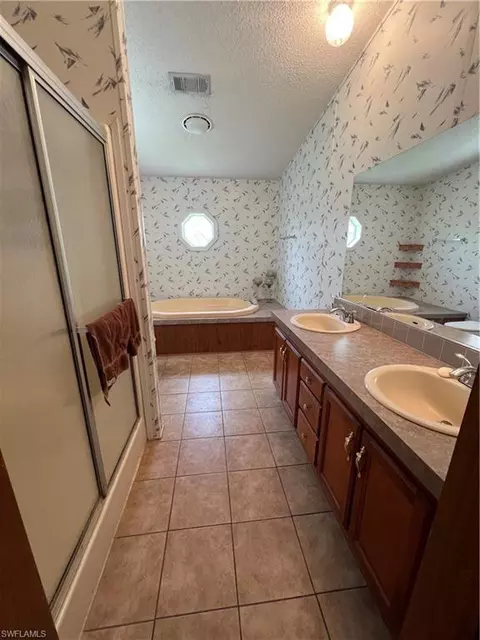 Bath - 1909 Evans Rd, Labelle, FL 33935 photo 1 of 2