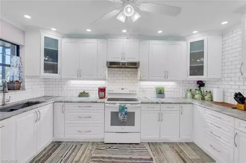 188 Lake Point Ln #7B, Naples, FL 34112