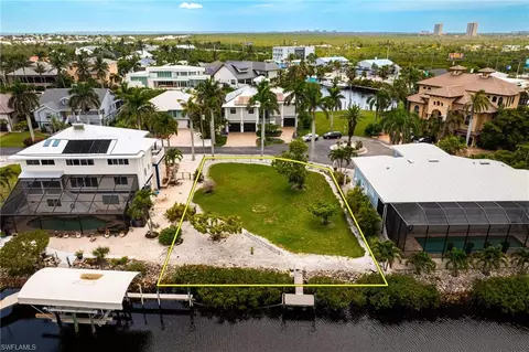 17901 Grey Heron Ct, Fort Myers Beach, FL 33931