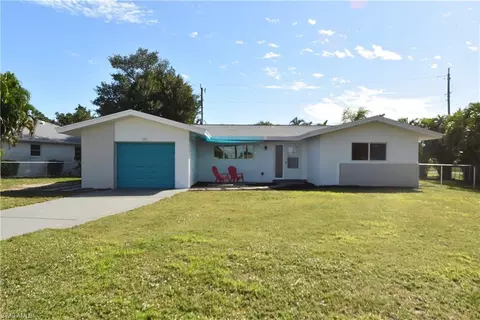 1742 Bikini Ct, Cape Coral, FL 33904