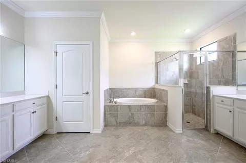 Bath - 4604 Abaca Cir, Naples, FL 34119 photo 1 of 4
