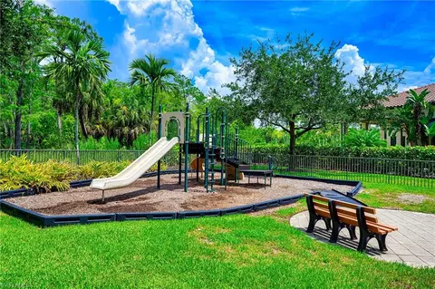 View/Area - 4604 Abaca Cir, Naples, FL 34119 photo 5 of 6