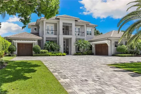 745 Riviera Dr, Naples, FL 34103
