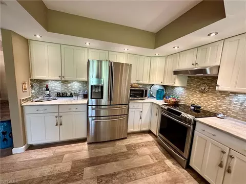 107 Round Key Cir #E9, Naples, FL 34112 photo 17