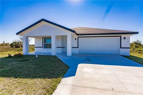 215 Nautilus Ave, Labelle, FL 33935