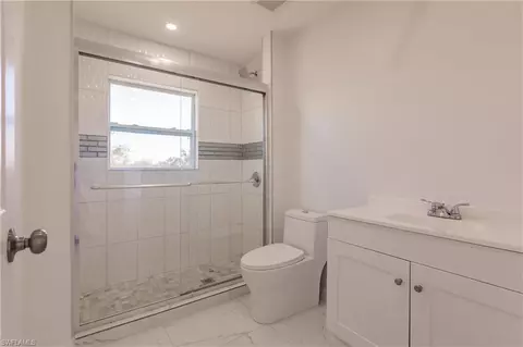 Bath - 215 Nautilus Ave, Labelle, FL 33935 photo 4 of 5