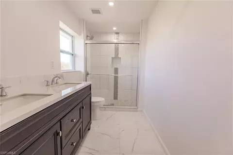 Bath - 215 Nautilus Ave, Labelle, FL 33935 photo 3 of 5