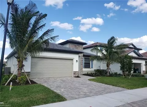 9238 Shadow Oak Ln, Naples, FL 34120