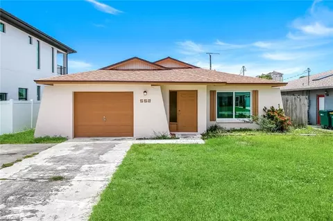 552 95th Ave N, Naples, FL 34108