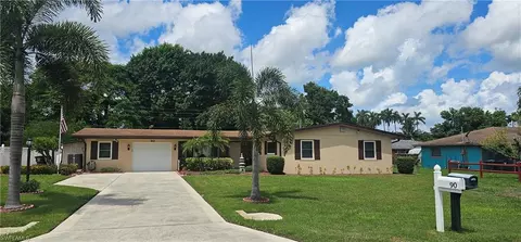 90 Palm Tree Ter, Fort Myers, FL 33905